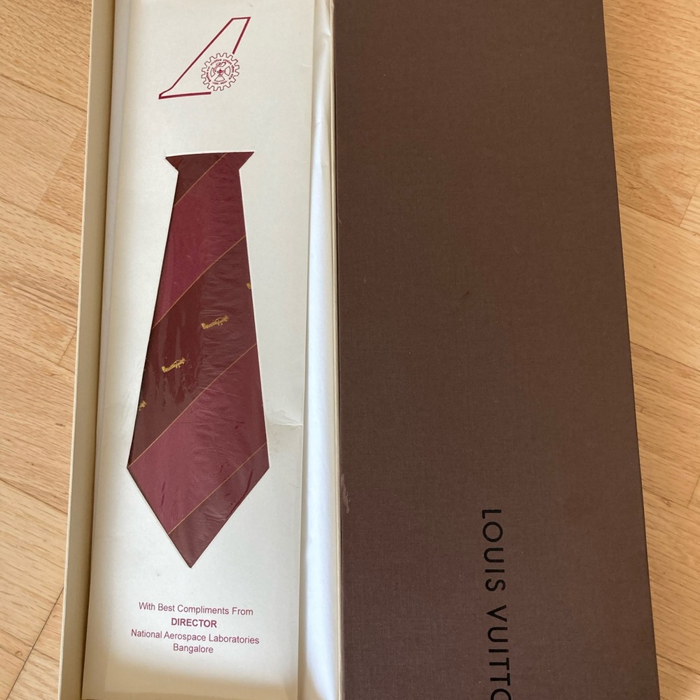 Brand New LouisVuitton airplanes printed tie - Picture 8 of 10